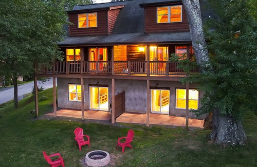 West Jefferson Cabin | 11BR Retreat | 2 Cabins | Walk to WJ | Sleeps 27