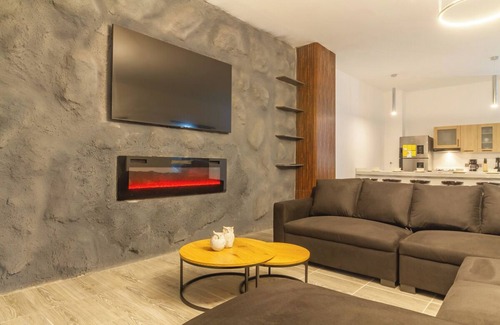 Zona Rosa Apartment | 12-bedroom apartment with AC in Next to Park LLeras! Two Jacuzzis on per level!