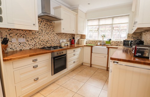 Chester Cottage | 12 DEVA TERRACE, family friendly, with open fire in Chester