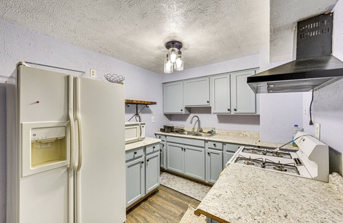 Penn Hills House | 12 Mi to Dtwn: Pittsburgh Home w/In-Unit Laundry!
