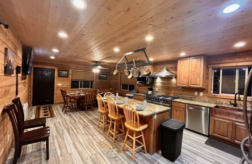 Island Park House | 12 miles from Yellowstone with incredible views - Grizzly Lodge