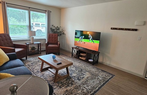 Niles Apartment | 12-On-North - A 2 Bedroom Suite - Unit 528 #2