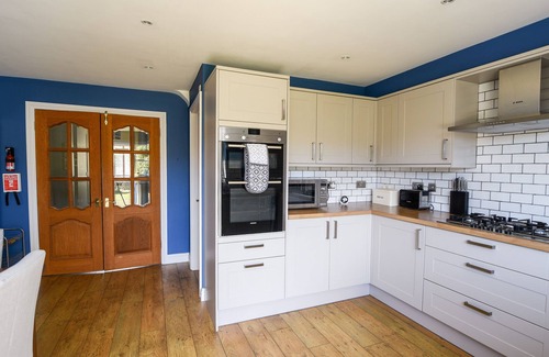Rousdon Cottage | 12 THE GARDENS, family friendly, with a garden in Lyme Regis