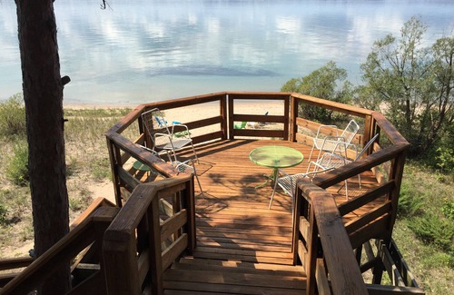Acme House | 120' PRIVATE WHITE SAND BEACH, ON EAST GRAND TRAVERSE BAY, SPECTACULAR SUNSETS