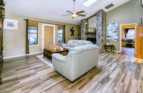 Arlington House | 12113 Roundham Ln
