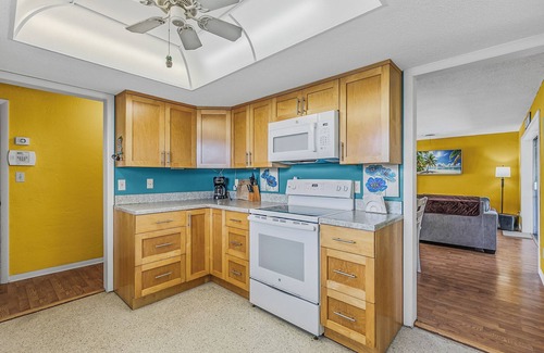 Ocean Grove Terrace House | 122 Ocean Grove. Beach House! 5 Min 2 Sand! Heated Pool! Hot Tub! Discounts!