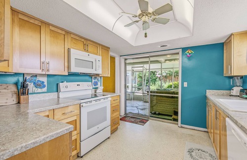 Ocean Grove Terrace House | 122 Ocean Grove. Beach House! 5 Min 2 Sand! Heated Pool! Hot Tub! Discounts!