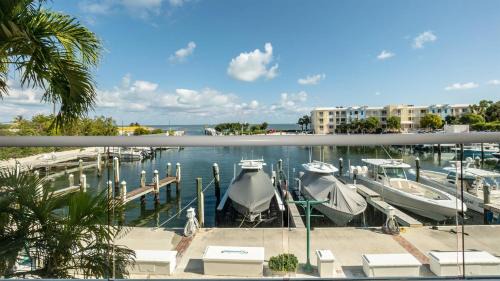 Rock Harbor Apartment | 123 Mariners Club