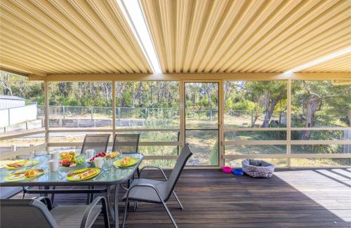 Fingal Bay House | 124 Rocky Point Rd - pet friendly, air con, Wi-Fi, high chair and Cot