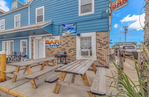 Garden City Condo | 125 Atlantic Avenue Unit D - Pet Friendly! Walk To the Beach and Pier! 1BR -1BA - Sleeps 2-4 guests!
