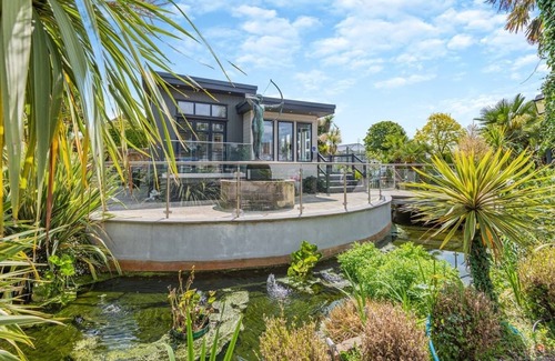 Westmarsh House | 12ft-wide caravan with one double and one twin.