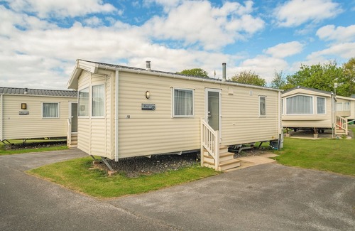 Bridport House | 12ft-wide luxury caravan with one double and one twin.