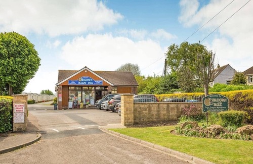 Bridport House | 12ft-wide luxury caravan with one double and one twin.