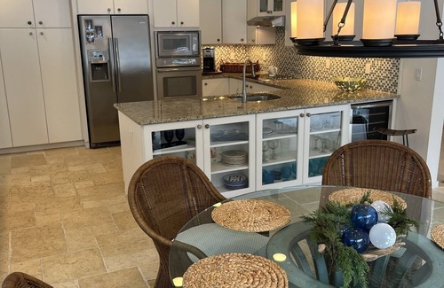 East Quogue House | 13 min from Shinnecock Golf Course, Hamptons, Lighted Tennis Court hot tub pool