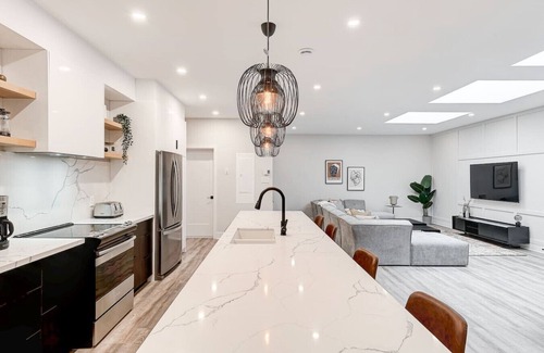 La Petite-Patrie Apartment | 1387 SQFT APT with rooftop terrace-Plaza St-Hubert