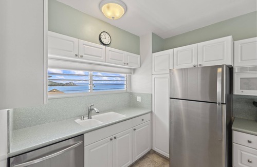 Honolulu Condo | 13th Fl Waikiki Shore Condo | king Bed | Balcony | Ocean View
