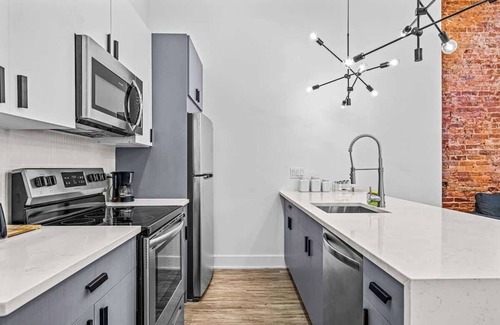 Delair Apartment | 14-2 Luxury Loft-FREE Parking- 1st flr