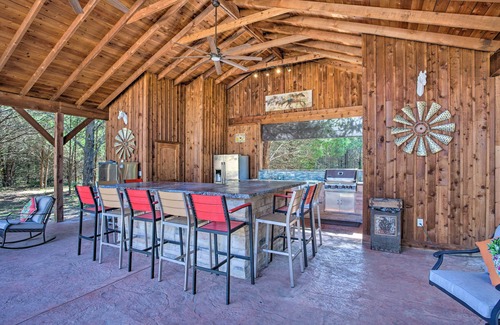 Elmo House | 14-Acre Terrell Ranch Escape w/Pool & Fire Pit!