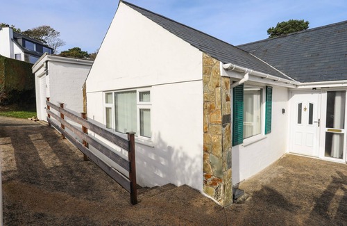 Abersoch House | 14 CAE PIN, character holiday cottage, with a garden in Abersoch