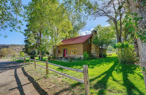 Spanish Valley Cabin | 14 Mi to Main Street Moab: Cabin w/Hot Tub Access