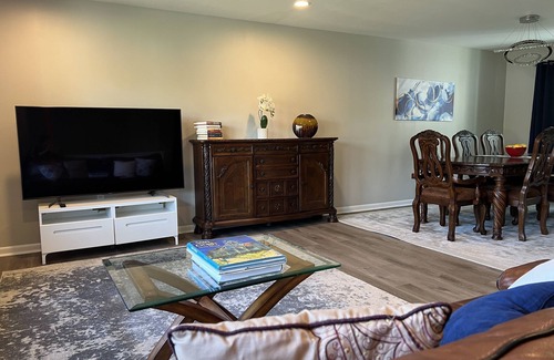 Lanham House | 14 minutes to University of Maryland, Close to Washington DC/Tyson's Corner