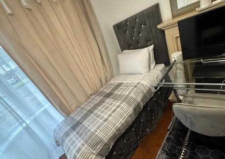 Derby House | 144 Warwick Ave