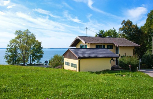 Chieming House | 145 m² directly on the "Bavarian Sea" with spectacular lake and mountain views