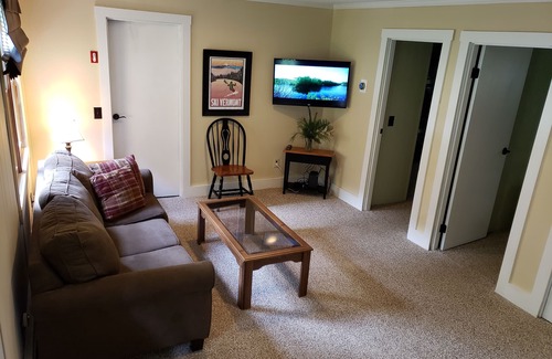Ludlow House | 149 Upper Crossroad Unit B