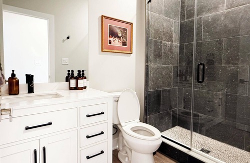 Conshohocken Apartment | 1490 ft² Space 2 Bed 2 Bath Apt/Near Villanova and KOP/5 Beds/Sleeps 10