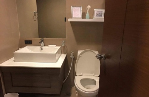 Pasig House | 14E Comfty and Conveniently located Condo Unit
