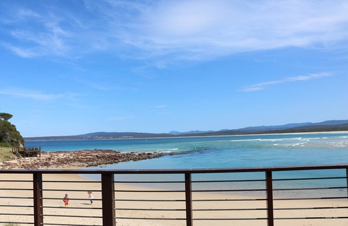 Merimbula Apartment | 15 Beach St - Right on the lake
