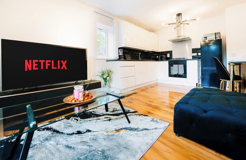 Glyndon Apartment | -15% LUX 2BDR Flat in Woolwich | 2 Stops to Canary Wharf/Excel In Free Parking