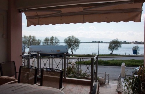 Nea Anchialos House | 15 meters by the sea.
