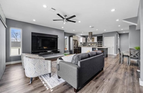 North Houston House | 15 Min From Downtown Spacious Luxury Home