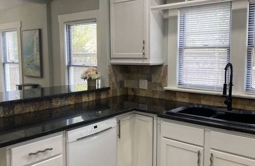 North Forest Hills House | 15 Min to Downtown Tampa. All guest must be 25 years old. Only 2 guests
