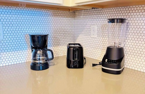 Florida Central Atlantic Coast Apartment | 15 Min to Parks,Pet-Friendly, King Bed & Amenities