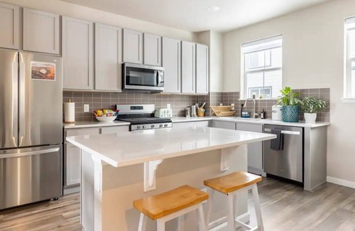 Eiber House | 15 min to Red Rocks! - Entire 2 BR/3.5 Bath Home