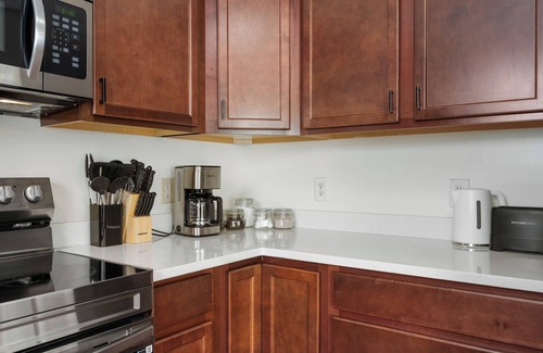 West Newton House | 15 min to stadium, Downtown, and more! Indy MTR!