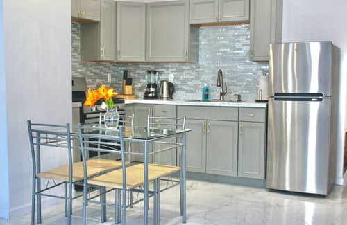 Queens Apartment | 15 Minutes From Manhattan Luxury 2-Bedroom Apartment in LIC/Astoria Queens