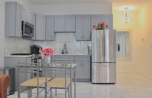Queens Apartment | 15 Minutes From Manhattan Private 2-Bedroom in Astoria Queens/LIC