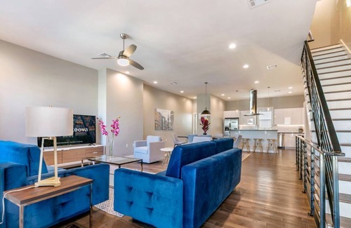 Mid-City House | 15% OFF Monthly | 10% OFF Weekly-4BR Townhouse in Bienville Villas