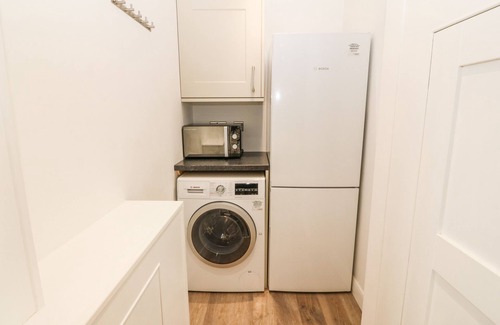 Brynteg House | 15 PARC DELFRYN, family friendly, with a garden in Benllech