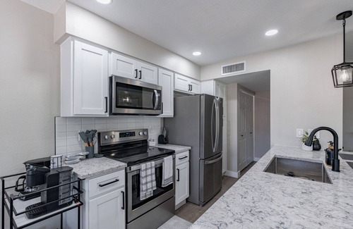 The Lakes Condo | *15 Percent Off* Sundevil Stay⁓Pool⁓Near ASU~Tempe
