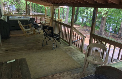 Southmont House | 15 PRIVATE ACRES ! WATERFRONT, SWIMMING POOL ! HOT TUB ! PETS WELCOME TOO !