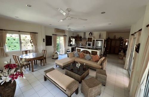 Rawai Villa | - 15% sept-oct RARE ! 3 bed-3bath,swimming-pool-jacuzzi,1 600m2, tropical garden, quiet area