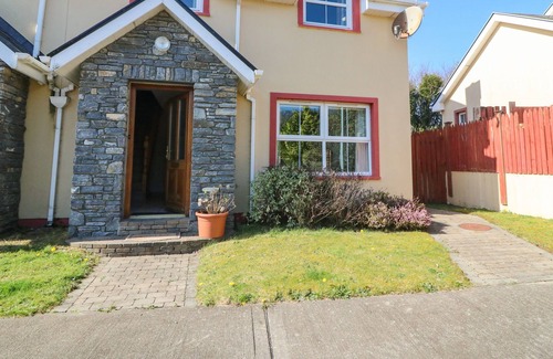 Kenmare Cottage | 15 SHEEN VIEW, family friendly in Kenmare, County Kerry