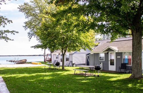 Houghton Lake Resort | 15 Steps from the Lake