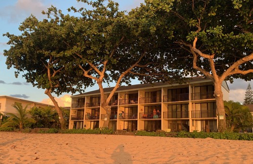 Haleiwa Condo | 15 Steps to the Beach! Ground Floor Completely Renovated on the North Shore