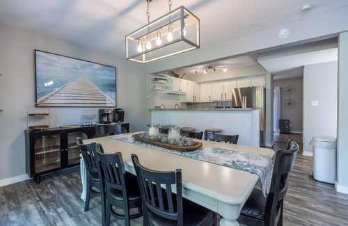 Heritage Woods House | 15 Wagon Road: Walk to the beach! Private Pool with Lagoon View!