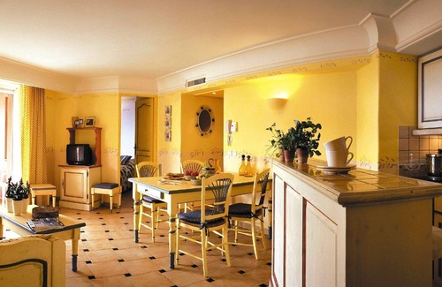 Sainte-Maxime City Centre Condo | 150 m de la plage | 7 personnes Cuisinette balcon